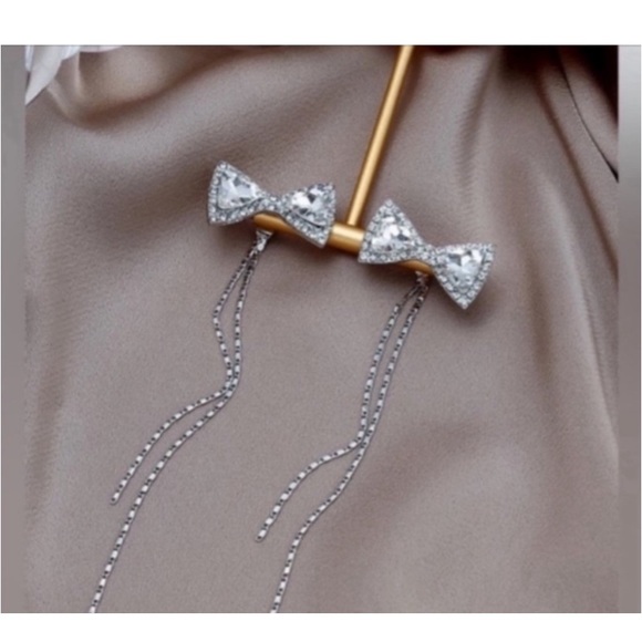 RHINESTONE BOW TASSEL DROP EARRINGS - Picture 7 of 9